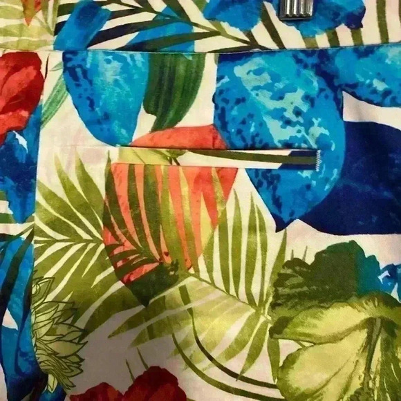 NWOT Attention brand women’s chino shorts size 6 floral flat front 4”‎ inseam - Picture 9 of 11